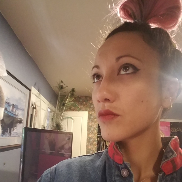 MEET YOUR POSHER - Picture 2 of 8